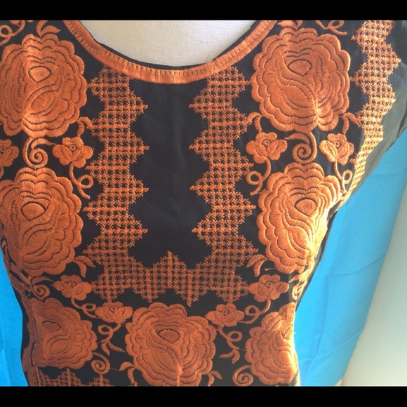 Mexican Style embroidered Blouse - Picture 2 of 11